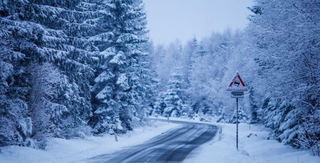 Władze Biłgoraja oferują pomoc w pozbyciu się zalegającego śniegu z posesji